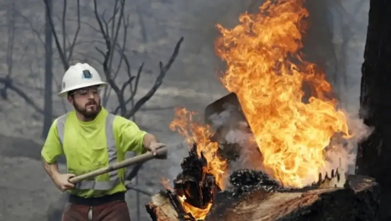 Пожар на севере Калифорнии продолжает разрастаться
