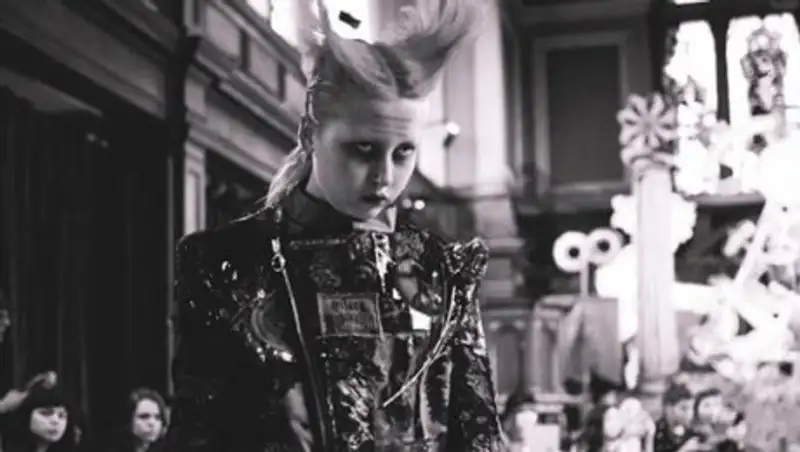 Вызывайте экзорциста!10 самых чудовищных моделей недели моды в Лондоне