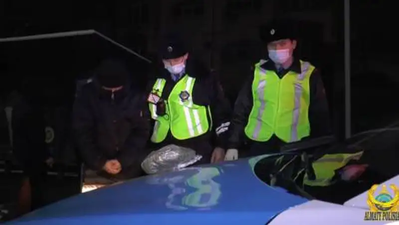 Мужчину с марихуаной задержали в Алматы