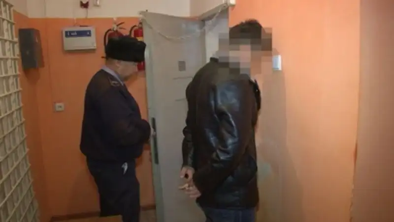 В ЮКО водитель намеренно сбил полицейского и скрылся