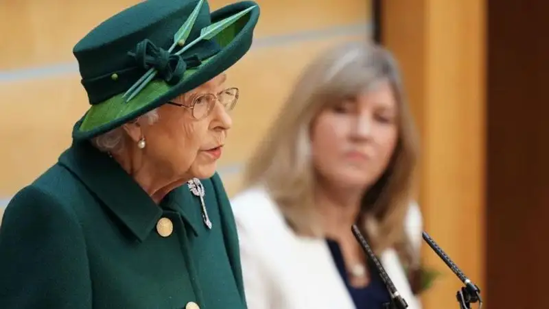 Елизавета II объявила сыну, что он больше не будет «королевским высочеством»