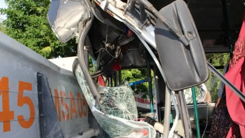 Водитель и около 10 пассажиров автобуса пострадали в ДТП