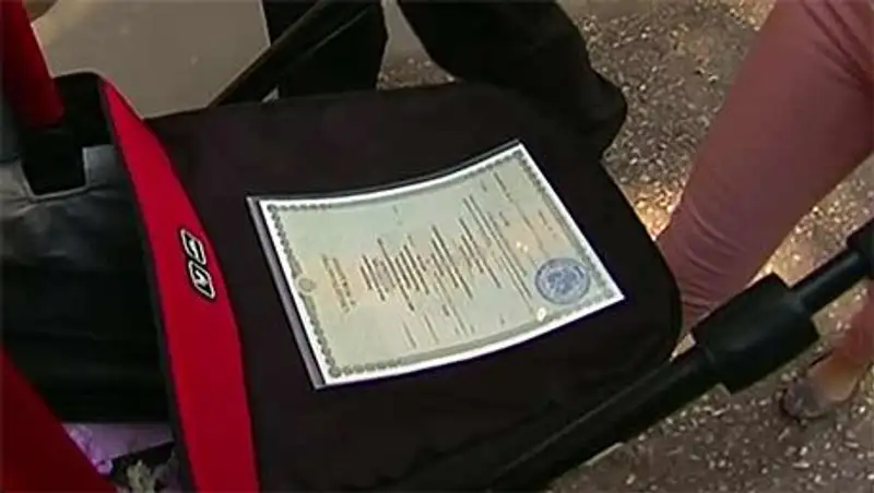 В Крыму выдали первые свидетельства о рождении российского образца