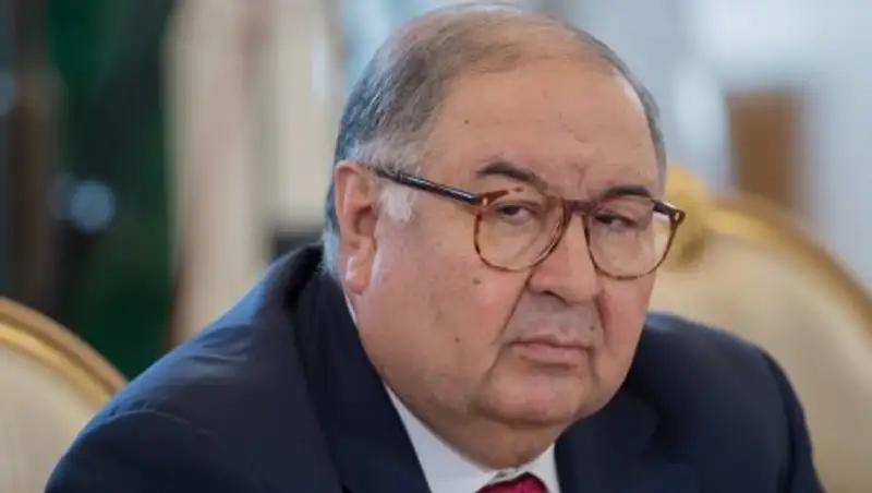 Назарбаев наградил Алишера Усманова орденом