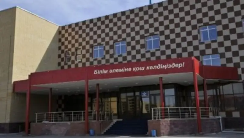 Скандальную беседу завучей с матами в школе Астаны назвали "женскими разговорами"