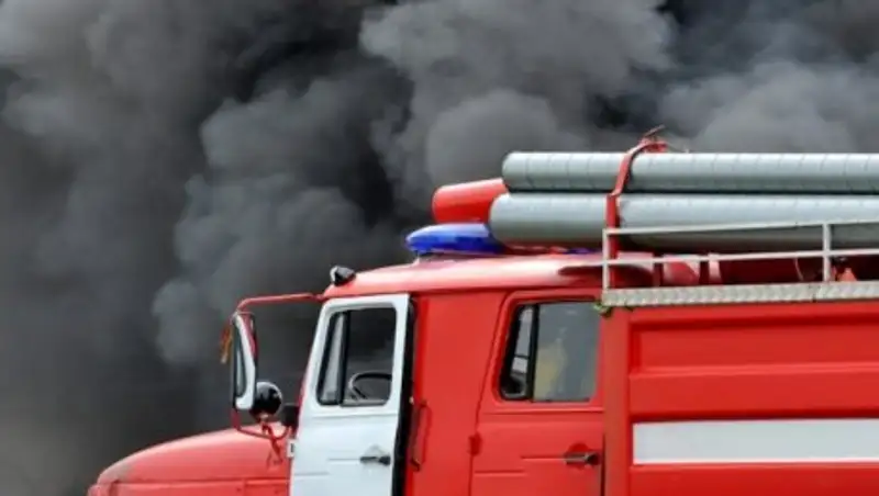 Более 30 пожарных тушили частный дом в Алматы