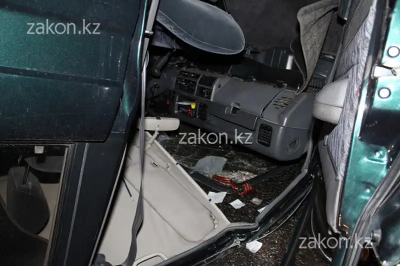 Тойота Прадо перевернулся на крышу в результате ДТП в Алматы (фото) Тойота Прадо перевернулся на крышу в результате ДТП в Алматы (фото), фото - Новости Zakon.kz от 09.07.2013 18:08