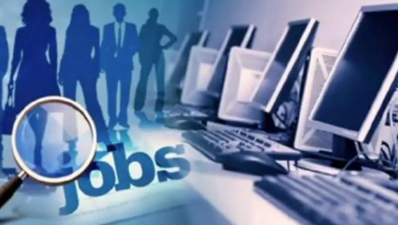 Токаев указал на факты трудоустройства на бумаге