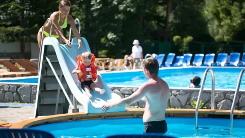 Как избежать знакомства с паразитами при посещении бассейнов