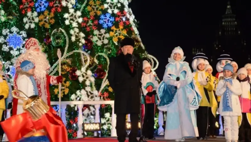 Президент Казахстана зажег главную елку страны