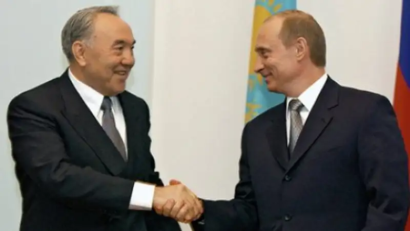 Назарбаев и Путин обменялись поздравлениями перед Днем победы
