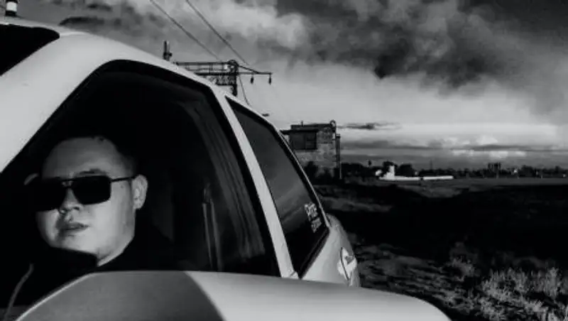 Казахстанец Иманбек Зейкенов выпустил клип совместно с Usher и Marshmello