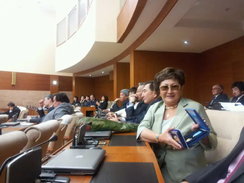 Депутатов Мажилиса IV-го созыва наградили в честь 20-летия Независимости РК, фото - Новости Zakon.kz от 13.12.2011 22:23