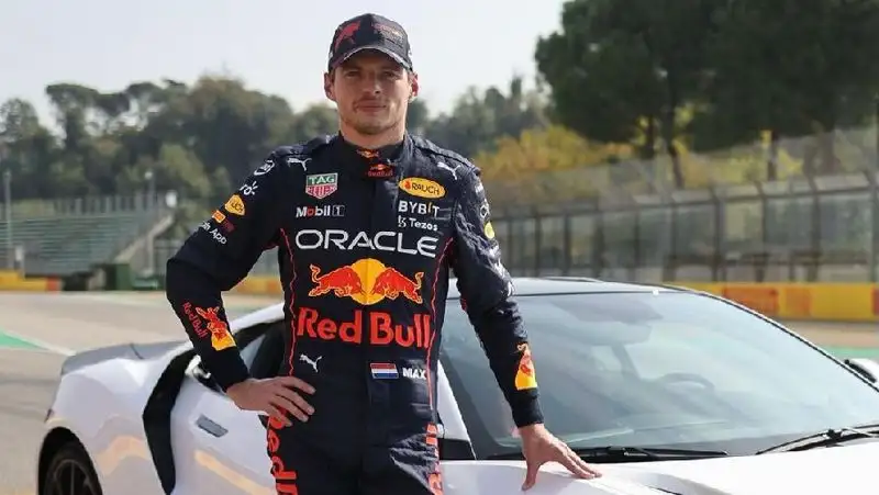 Названы самые высокооплачиваемые гонщики "Формулы-1"