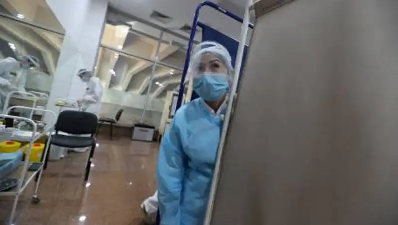 Одной вакцинацией пандемию не остановить - ученые