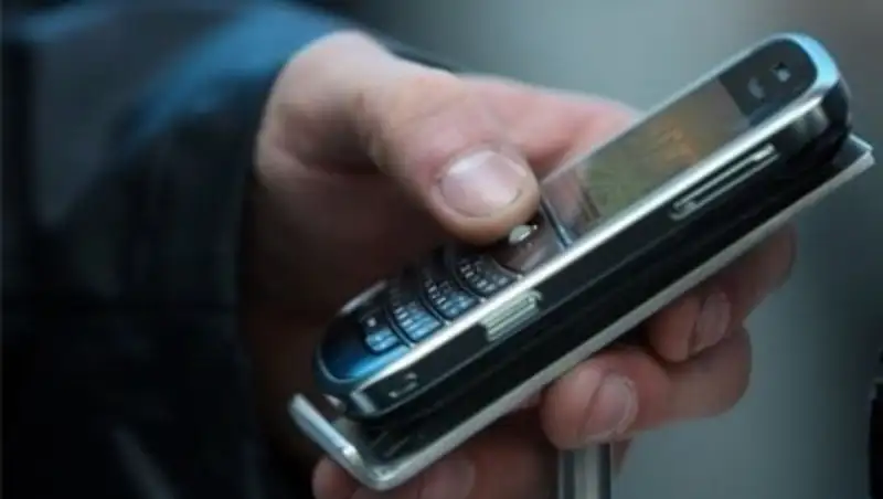 В колонию Атырауской области пытались передать 27 мобильных телефонов