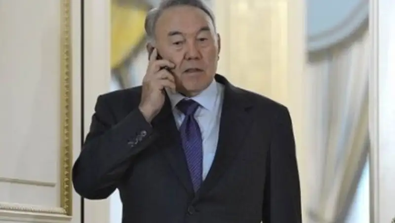 Нурсултан Назарбаев поздравил Путина по телефону