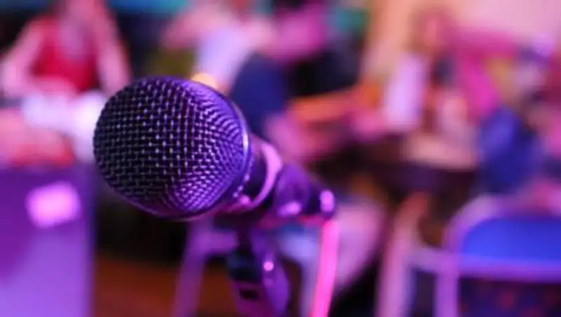 1 октября в Китае появится "черный список" песен для караоке