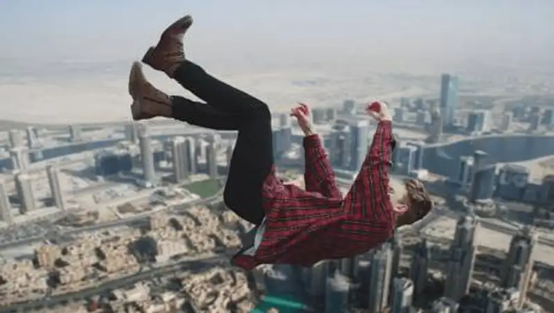 Подросток разбился насмерть, упав с балкона 20-го этажа в Нур-Султане