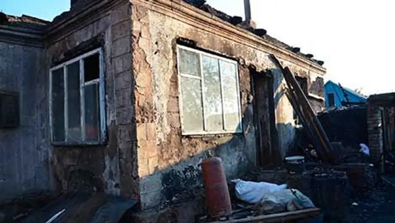 Универсальные полицейские в Темиртау спасли от смерти 7 человек и собаку