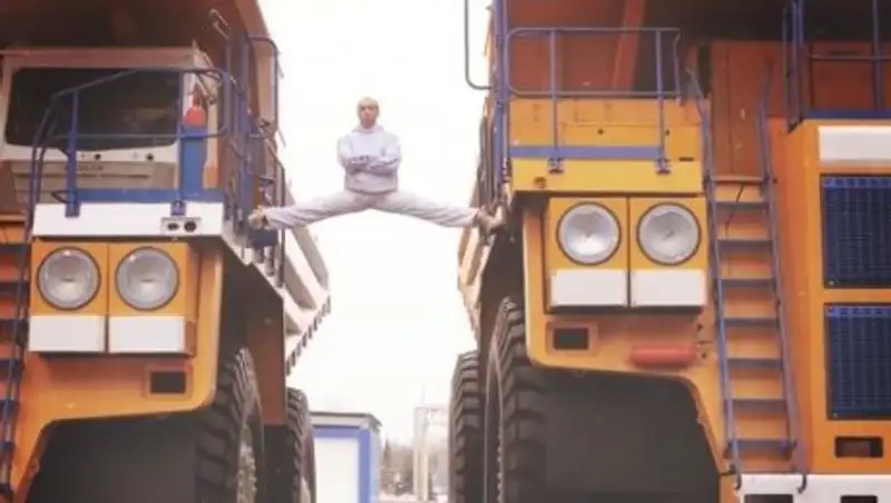 Белорусский каскадер повторил знаменитый трюк Ван Дамма