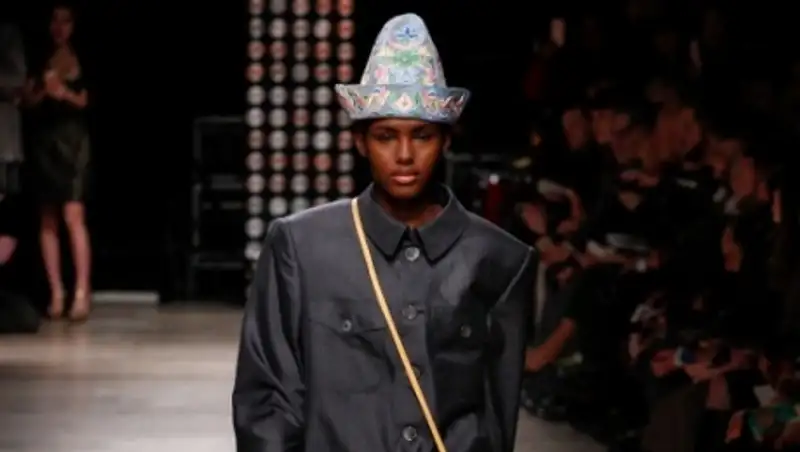 Вивьен Вествуд представила на Неделе моды в Париже казахские головные уборы