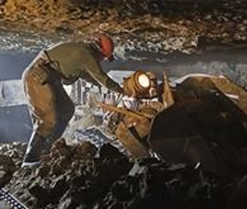 Двое рабочих пострадали из-за вывала горной массы на шахте Казхрома в Актюбинской области, фото - Новости Zakon.kz от 05.12.2011 15:46