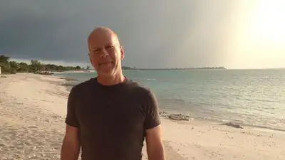 Брюса Уиллиса поздравили с днем рождения, фото - Новости Zakon.kz от 20.03.2023 14:11