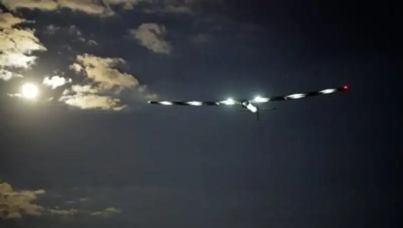 Самолет Solar Impulse начал пересечение Атлантического океана