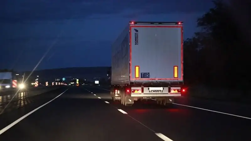 Сотни фур застряли на границе Казахстана и Узбекистана