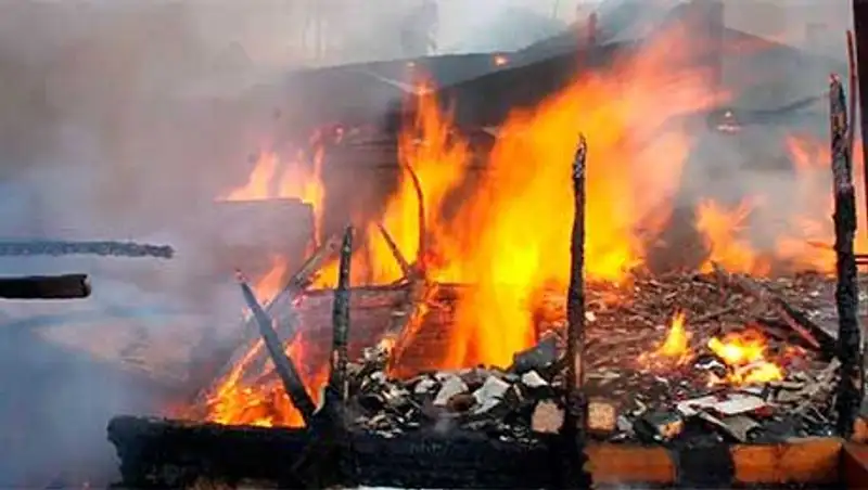 За минувшие сутки в Костанае в пожарах 2 человека погибли и 1 пострадал 