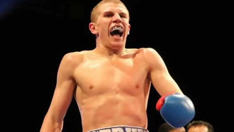 Новый любимец промоутера Головкина удосрочил соперника в первом раунде