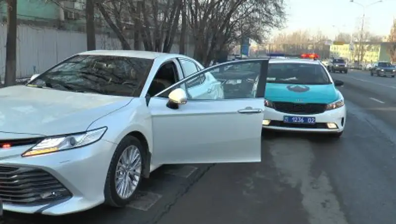 Очередной автомобиль со стробоскопами водворен на штрафстоянку в Алматы