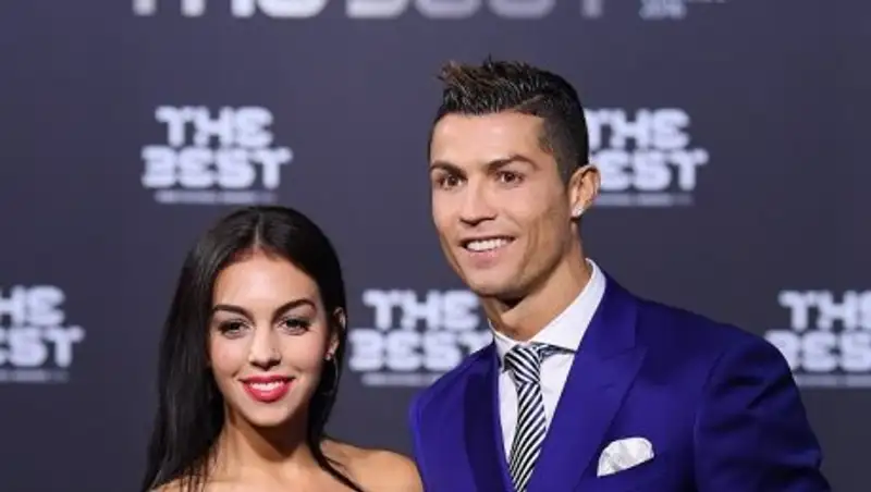 Роналду обручился