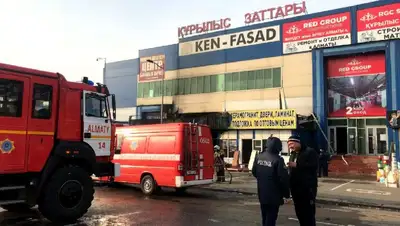 В Алматы горели торговые бутики по продаже строительных материалов, фото - Новости Zakon.kz от 18.11.2022 15:47