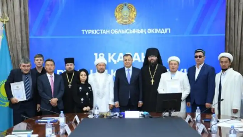 Аким Туркестанской области поздравил представителей религиозных конфессий