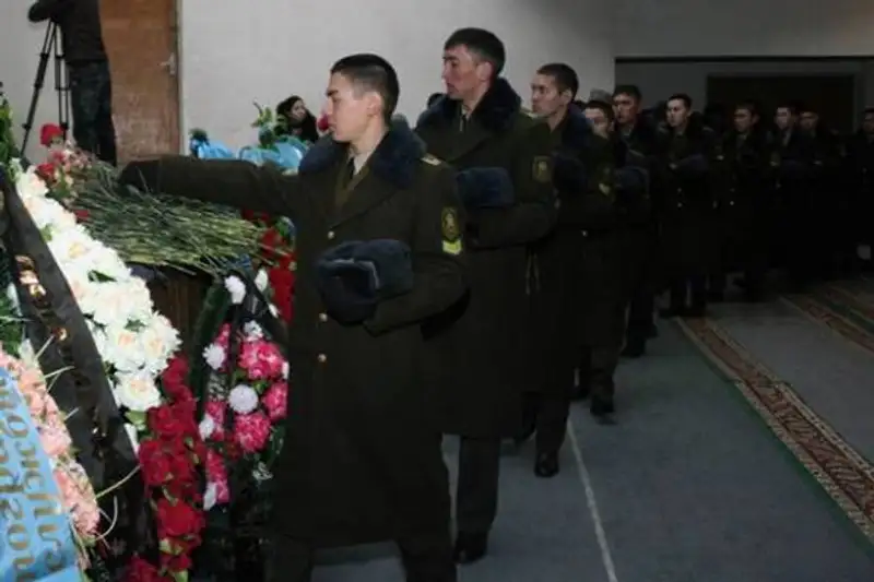 В Алматы простились с директором погранслужбы КНБ РК Стамбековым (фото), фото - Новости Zakon.kz от 03.01.2013 17:52