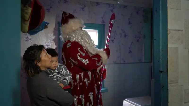Противопожарный Дед Мороз пришел в гости к жителям ВКО, фото - Новости Zakon.kz от 19.12.2022 11:31