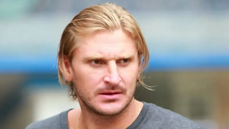 Состав хоккейного клуба "Барыс" пополнил нападающий Олег Кваша