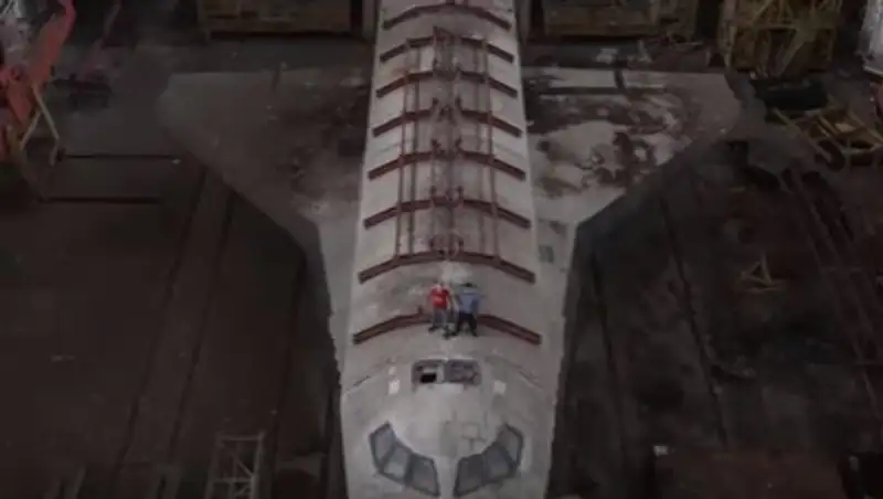 Видео о заброшенном ангаре в казахстанской степи взорвало YouTube