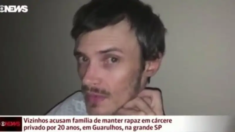 В Бразилии отец 20 лет держал сына в подвале