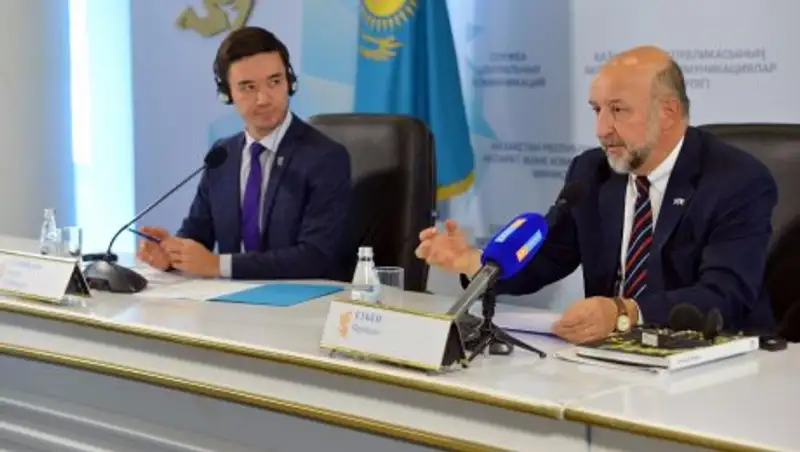 Франция поддерживает внедрение латиницы в Казахстане - Посол Франции в РК