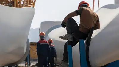 рабочие, стройка, фото - Новости Zakon.kz от 23.12.2022 11:25