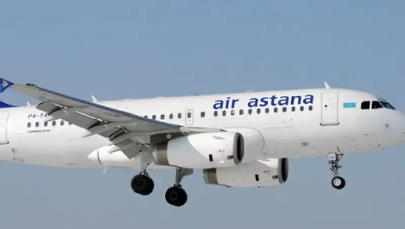 Летевший в Павлодар самолёт вернулся в Алматы