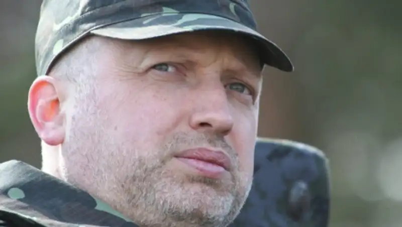 СМИ: Турчинов попал под обстрел в зоне спецоперации в Донбассе