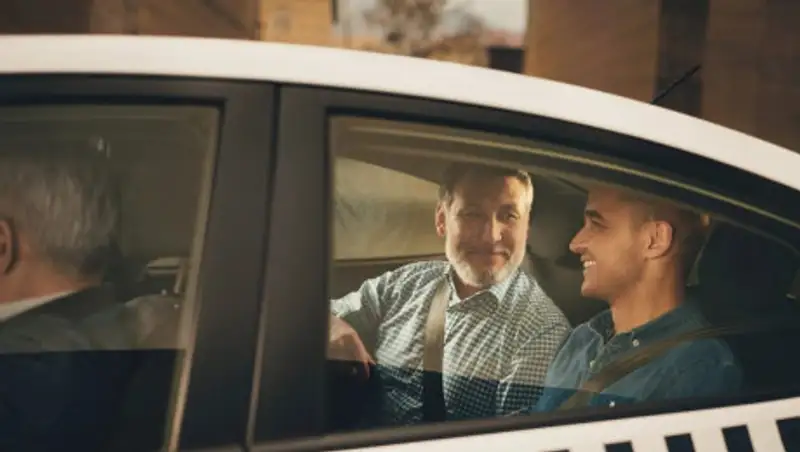 Сервис Яндекс.Такси запустил в Алматы доставку посылок для корпоративных клиентов