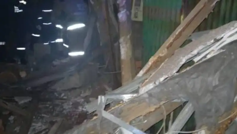 Хозпостройка обрушилась в Алматы из-за хлопка газа