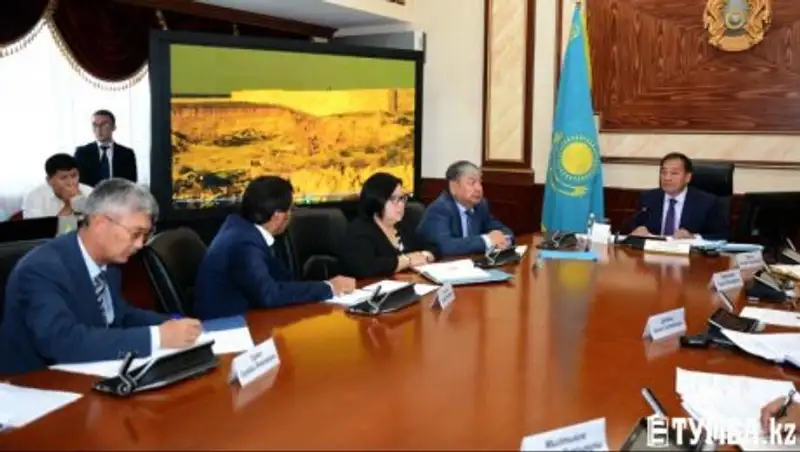 Аким Мангистау пригрозил чиновникам увольнением за проблемы с сжиженным газом