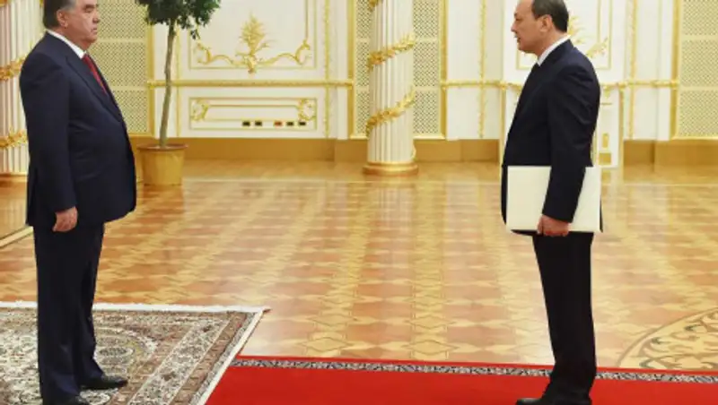 Посол Казахстана вручил верительные грамоты президенту Таджикистана