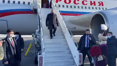 прибыл в Нур-Султан, фото - Новости Zakon.kz от 24.02.2022 17:21